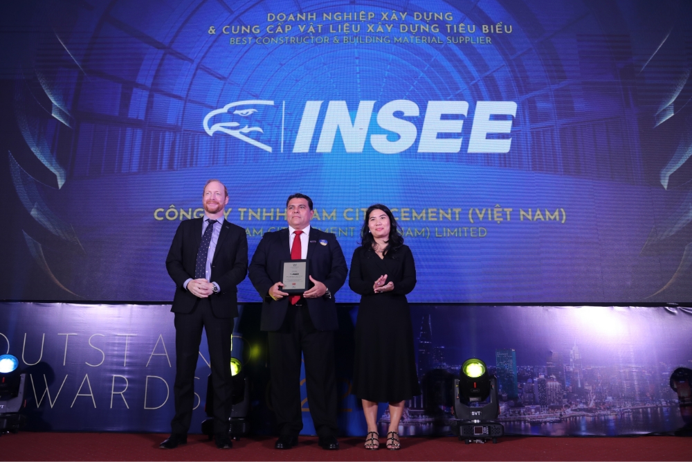 INSEE VIETNAM IS HONERED TO BE AWARDED THE  MOST REPUTABLE CONSTRUCTION COMPANY AND  BUILDING MATERIAL SUPPLIER IN 2022